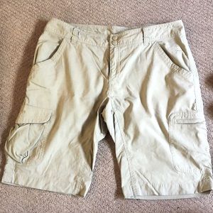 Women’s size 8 North face cargo shorts